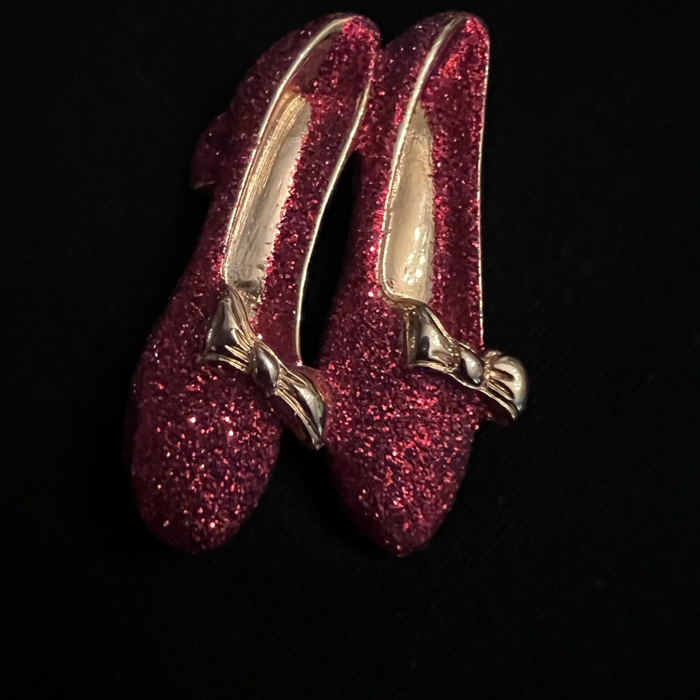 Cookie Lee Ruby slippers w/gold tone bow’s & footpad & solid gold tone on back
